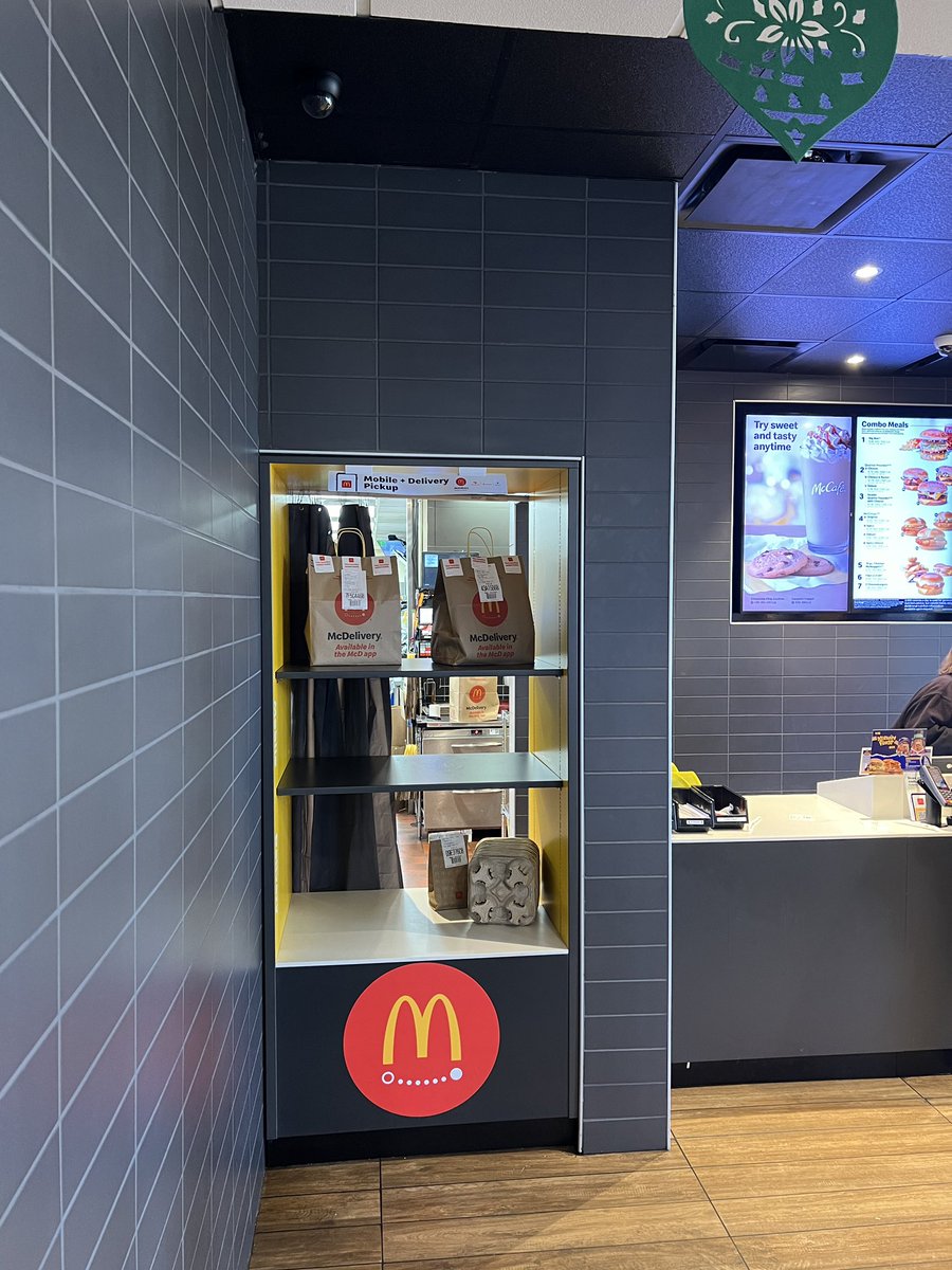 Alexanderkatz's tweet photo. @Arbys @BurgerKing  please take note of this customer unfriendly counter @McDonaldsCorp it is cold, and matches the unused Automated order kiosks in this location. 

This is peak customer disservice and why I am willing to go out of my way to visit your restaurants. https://t.co/rFjlN81dJo