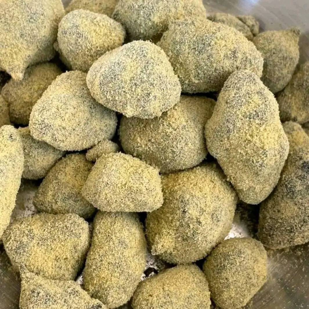 _StonersRUs_'s tweet photo. Moonrocks 🌙🔥

#StonerFam #Mmemberville https://t.co/c989MVE7HQ