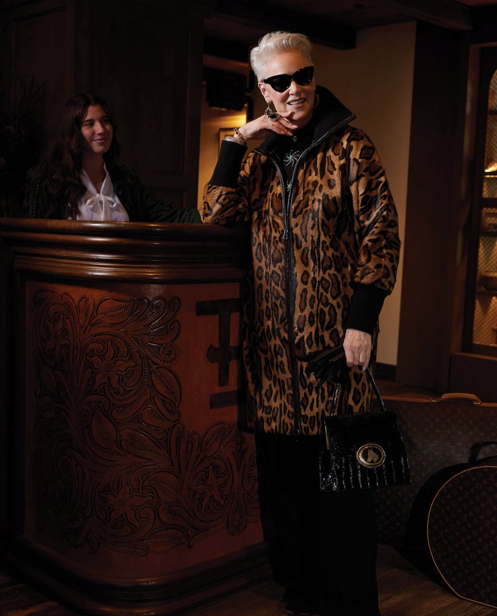 doubledranch_'s tweet photo. Let your style take a walk on the wild side 🐆
.
.
.
📸 @mitchellfranz
#doubledranch #doubledaddiction #ddranchwear #silverlabel #luxe #leather #holidayoutfit #luxury #highfashion #quietluxury #stealthwealth #fur #mink #beautiful #style #playnicebefree #ootd #model https://t.co/Nf9JBVcVLK