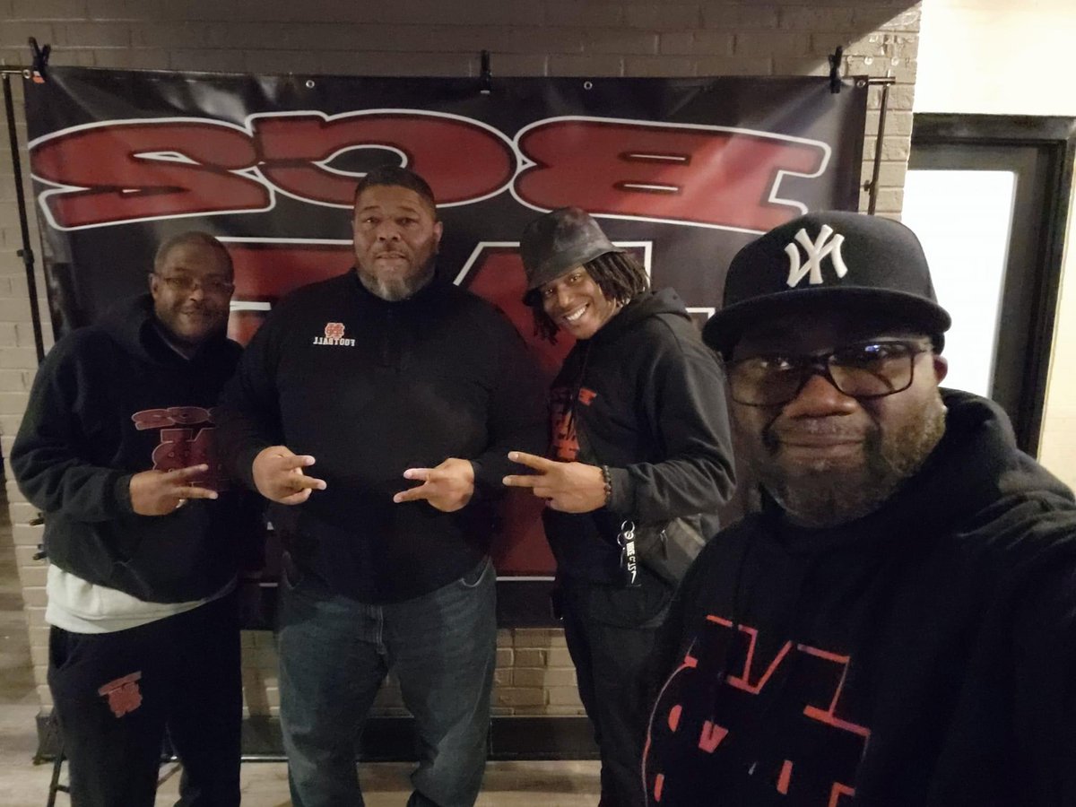 ndofilmz's tweet photo. The BC2 documentary film screening was a big success and thank you to everyone in attendance and who supported from afar! Stay tuned for the next move 🐻🏈🎬🎥✌🏾 https://t.co/D8yFmO39vU