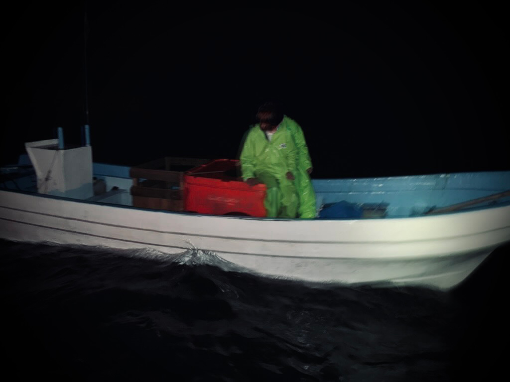 USCGHeartland's tweet image. A @USCG Station #SouthPadre Island law enforcement crew in coordination with a Coast Guard Air Station #CorpusChristi aircrew interdicted two lanchas with over 450lbs of fish, longline gear, and gill nets.

The 9 fishermen on board were transferred to @CBP for repatriation.
