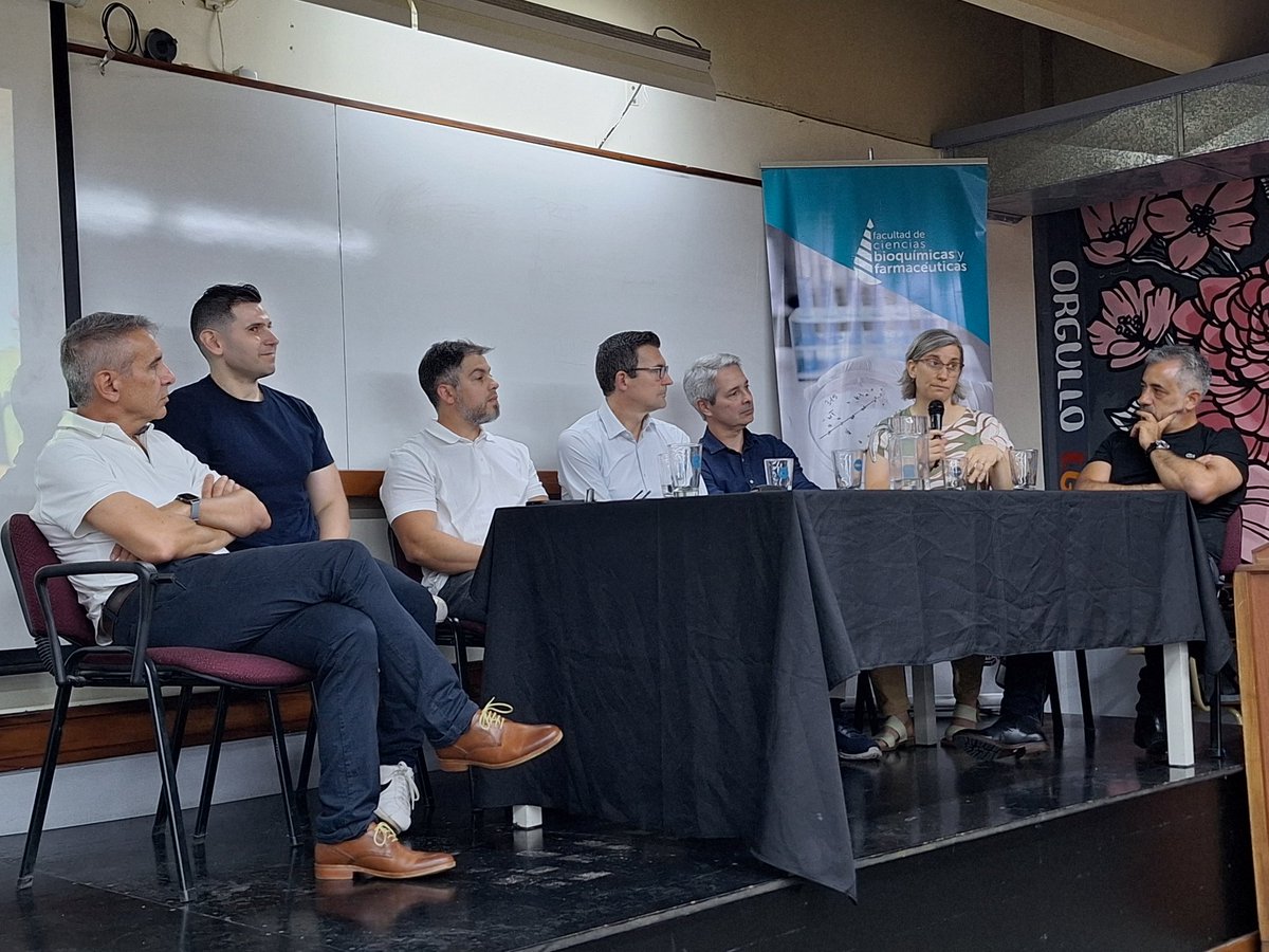 Agradecemos a lxs estudiantes que se acercaron al aula 1 y aquellxs que se conectaron y siguieron atentamente las ponencias. También, hacemos extensivo el saludo al organizador Gustavo Abratti y al moderador Claudio Pairoba.
#FBIOyF
#Biotecnología 
#30años
#CreamosFuturo