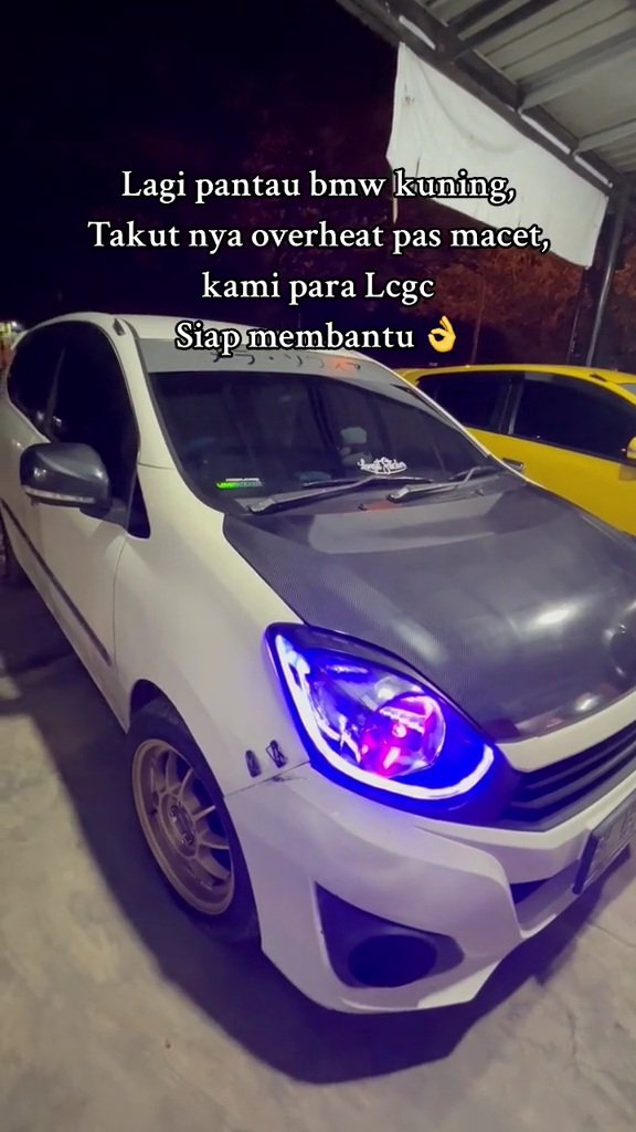 SelebtwitMobil's tweet photo. Ada-ada aja keributan anak mobil 😂😂😂

#intinyadeh BMW E36 kuning ini bikin konten nyindir LCGC. Pengguna LCGC langsung merespon nyindir balik https://t.co/RwXgAuy9LZ