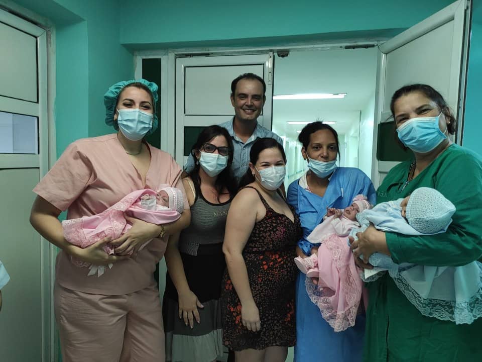 Egresan del servicio de neonatología, del Hospital Provincial Dr. Antonio Luaces Iraola de #CiegodeAvila, los trillizos, con 34.1 semanas de gestación, Liam, Isabella y Allisen, logro del servicio de reproducción asistida en #CiegodeAvila. 
#EstaEsLaRevolución