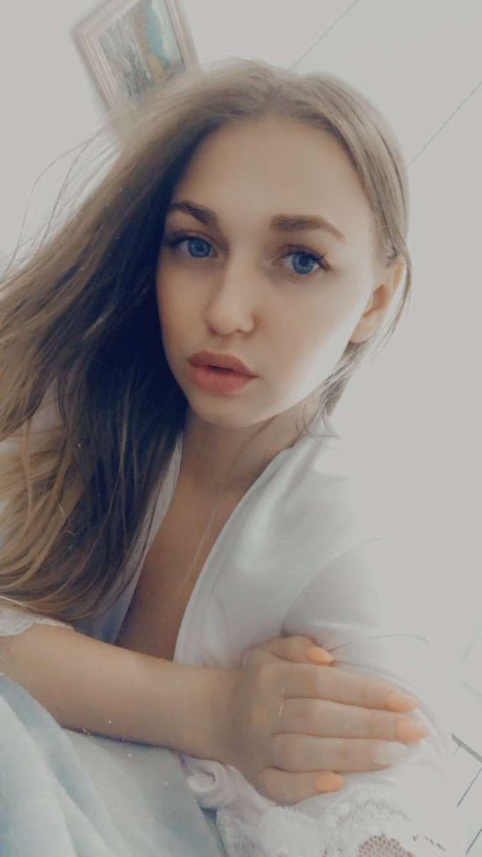 Emiliepypl's tweet photo. Voilà ma petite tête ahah 😙❤️ https://t.co/ZKPFK5hiGX