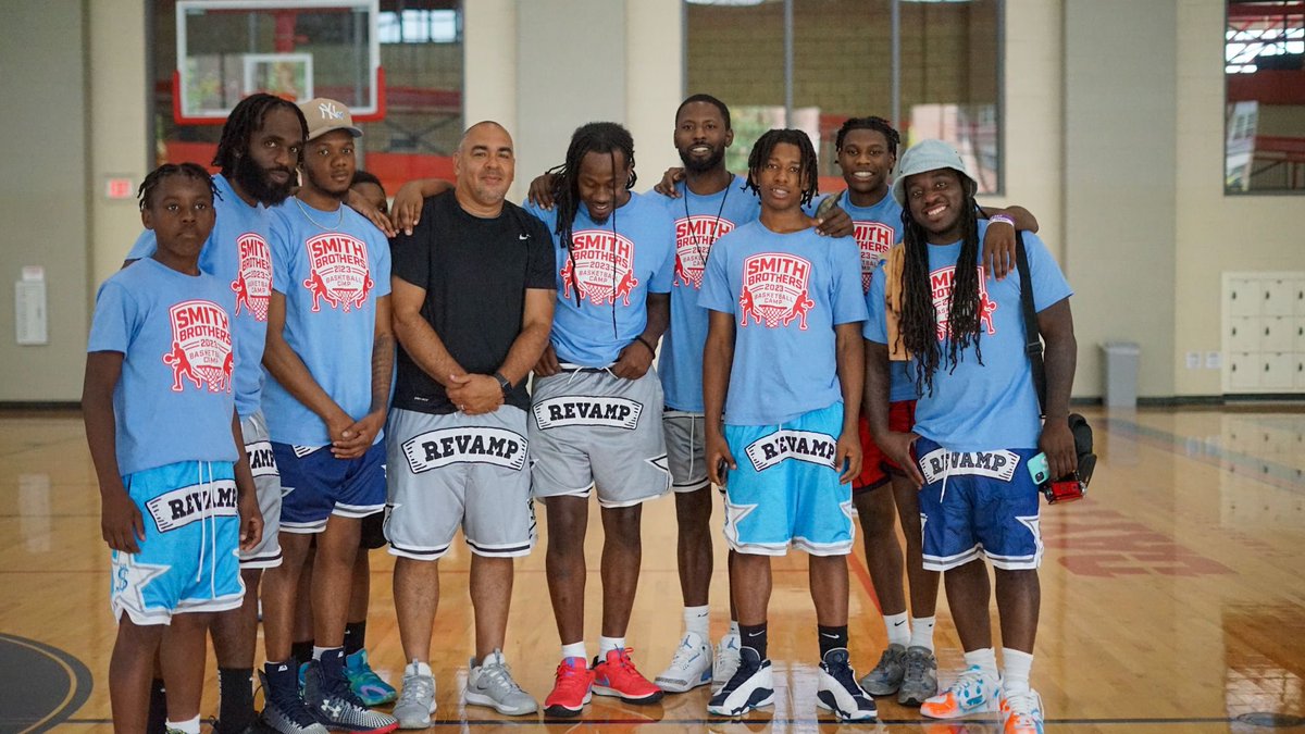 scoochstackin's tweet photo. These REVAMP shorts https://t.co/FygEivBZAk https://t.co/0B2P7YITFJ