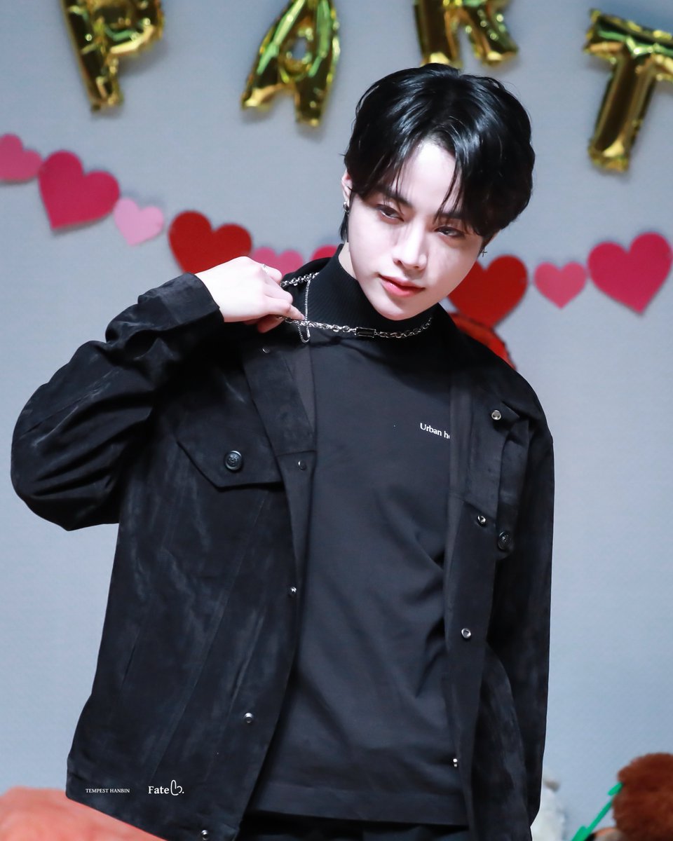 Fate_119's tweet photo. 231022 HQ 

''My Demon''

#한빈 #HANBIN #냥아기_후비 
#템페스트 #TEMPEST #TPST #나의햇빛비타민 https://t.co/6BttQx4cwK