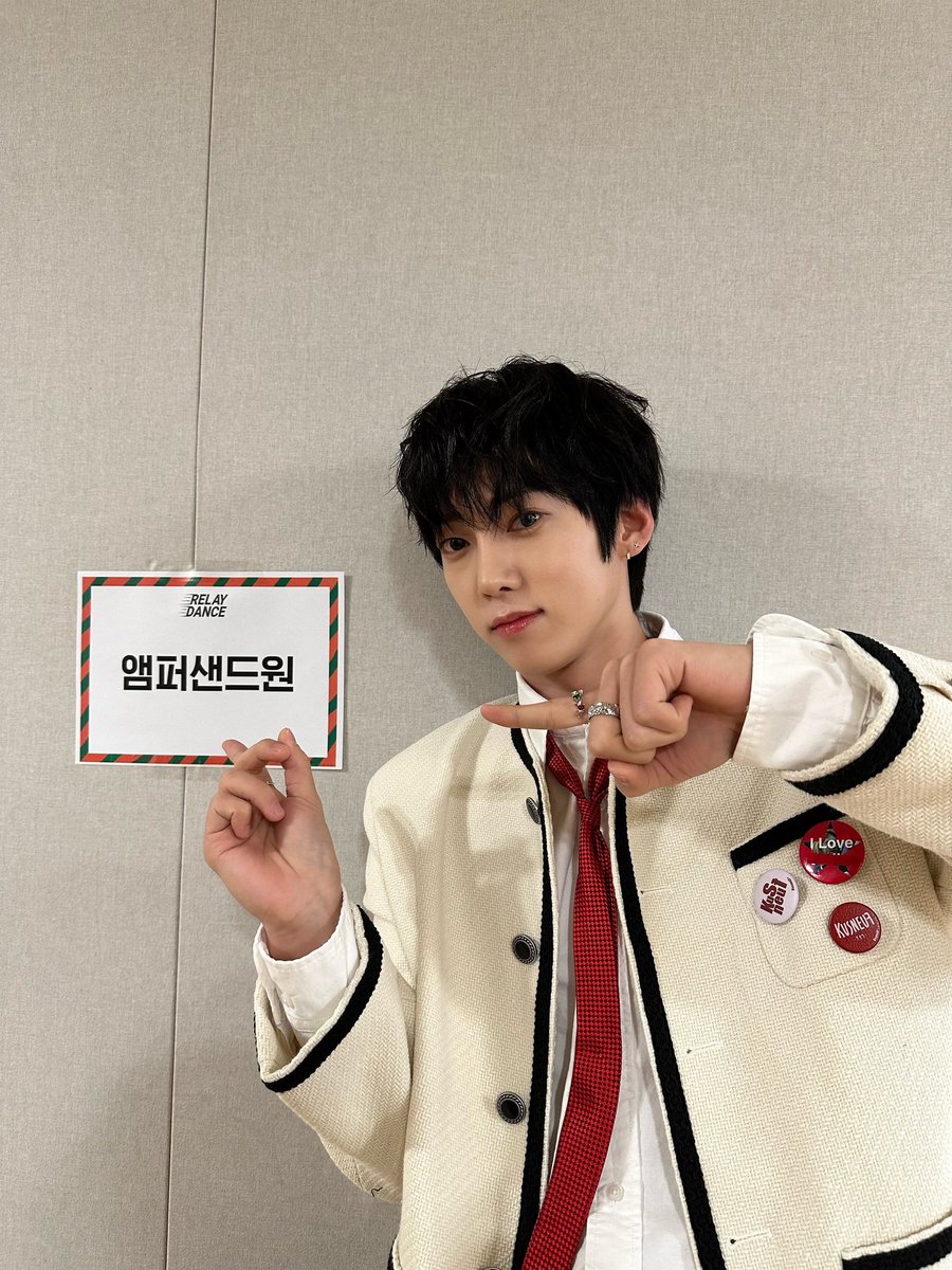 NaKamden_FR's tweet photo. ★ | WVRS | 28.12.2023

› #KAMDEN : Ce fut un grand honneur de participer au Relay Dance avec de nombreux sunbaenims également. Est-ce que tout le monde a aimé le regarder ? Alors quelle chanson me convient le plus ? 😉

#NAKAMDEN #나캠든개론 #나캠든
#앰퍼샌드원 #AMPERSANDONE https://t.co/39TawWnMeW