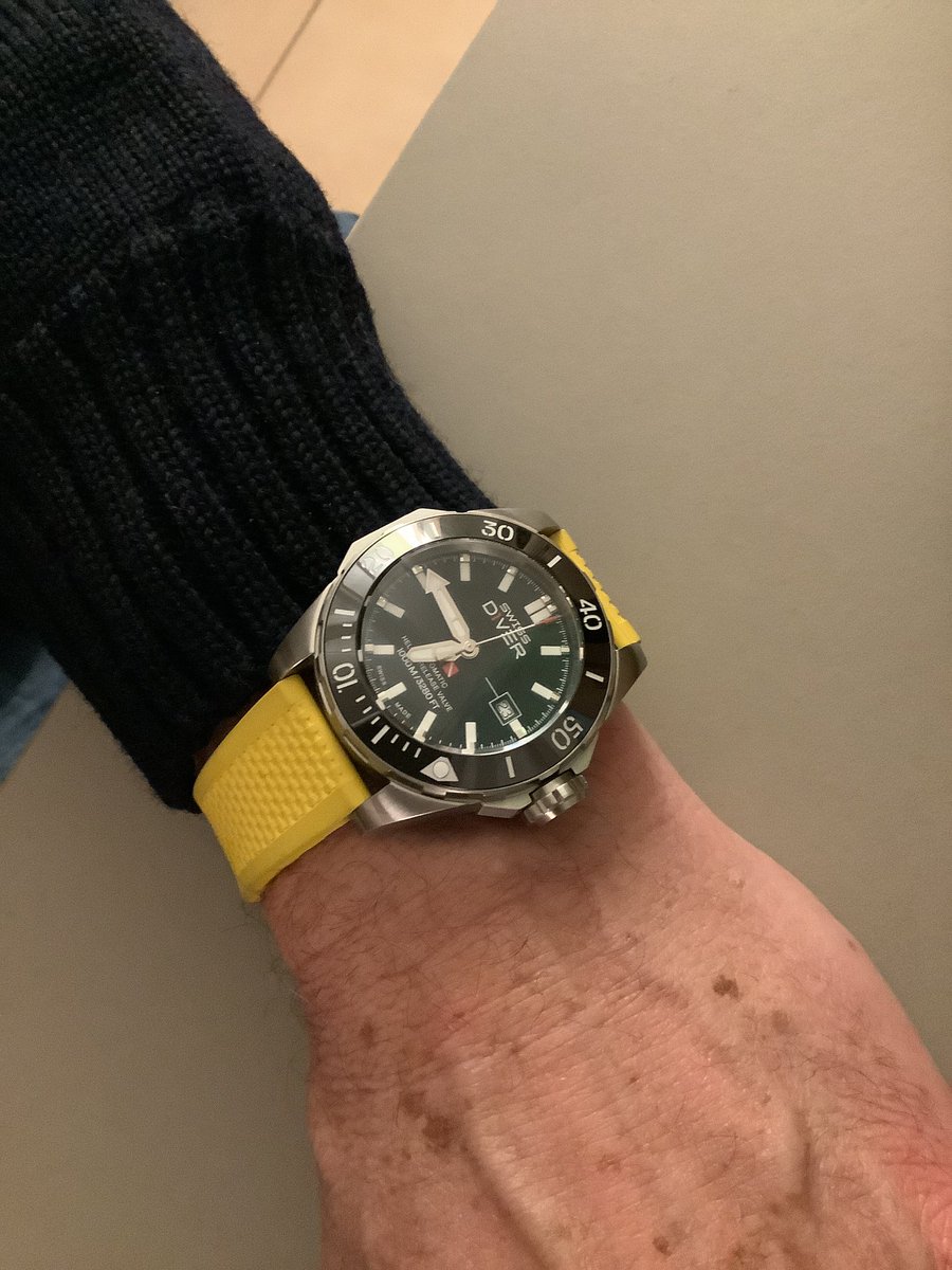 SwissD1VER's tweet photo. When clients become Buds

Marc bought one of the first D1VER‘s

He’s a mad keen sailor, but loves his ‘handsome chunk of cheek’. More than his @Rolex, or so he says ;)

Dropped in tonight celebrating his B’day, so I cracked a bottle of Cully’s finest  #Switzerland #Watches 🇨🇭🤿 https://t.co/RkirfCu56A