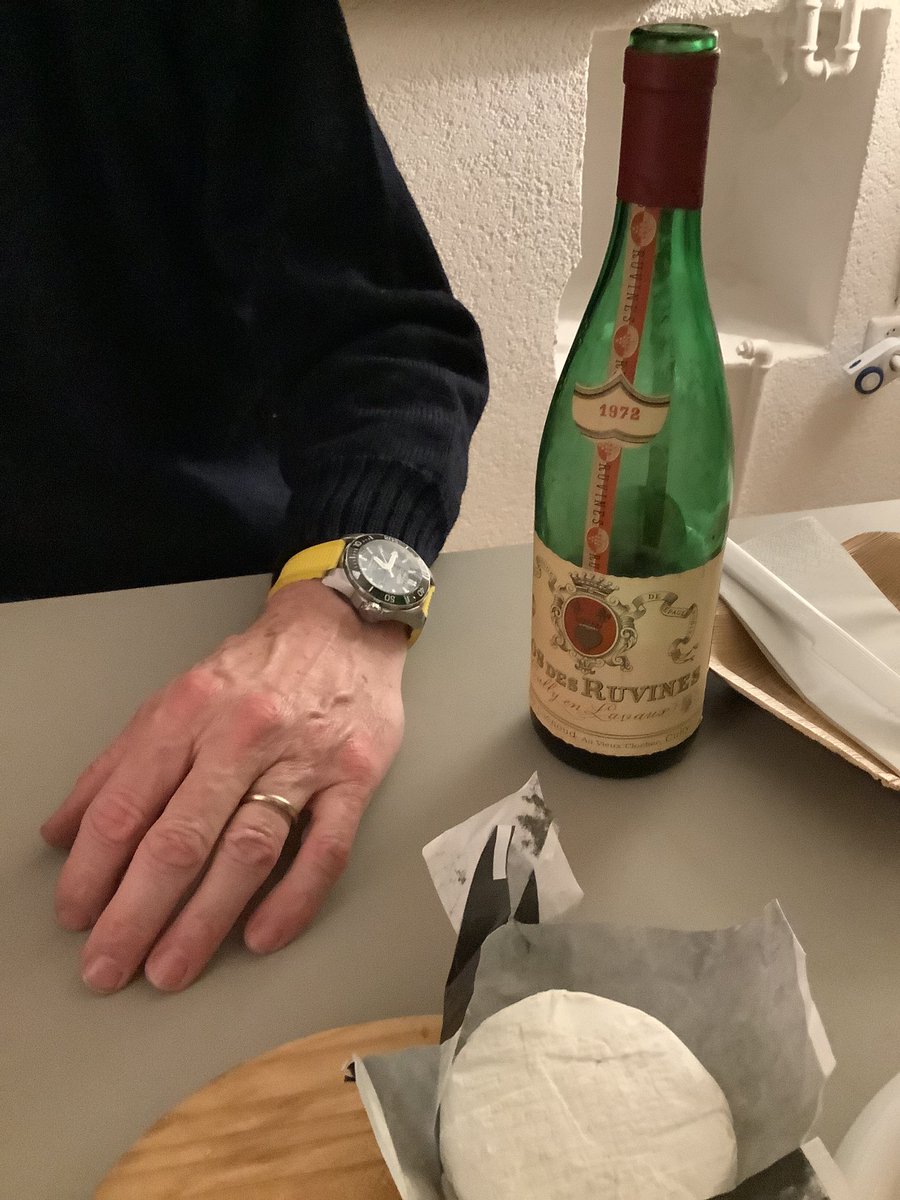 SwissD1VER's tweet photo. When clients become Buds

Marc bought one of the first D1VER‘s

He’s a mad keen sailor, but loves his ‘handsome chunk of cheek’. More than his @Rolex, or so he says ;)

Dropped in tonight celebrating his B’day, so I cracked a bottle of Cully’s finest  #Switzerland #Watches 🇨🇭🤿 https://t.co/RkirfCu56A