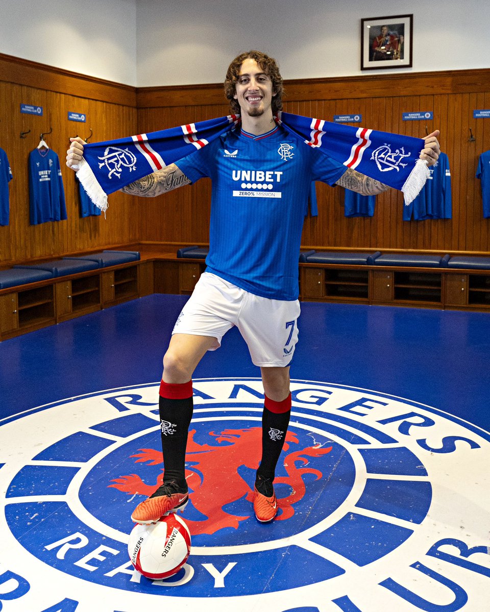Fábio Silva é oficialmente reforço do Rangers.