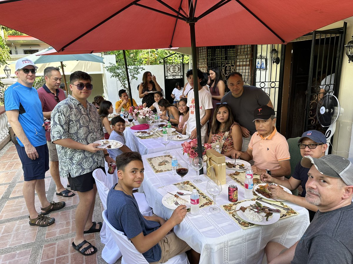 lolanadan's tweet photo. Breaking bread at the ADAN home in Alitagtag, Batangas, thanks to the generosity of Tita Eva Adan Adaya, her children &amp; grandchildren 🙏🙏🙏 https://t.co/vO6haJq7Pt