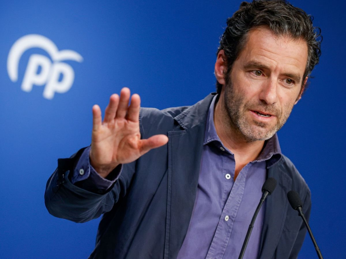 Este señor fue el que dijo “Bildu no es ETA... El futuro de la sociedad vasca, guste o no en determinados sitios, se tiene que construir también con Bildu”, verdad?
Este señor era y es dirigente del PP, verdad?
No hay más preguntas...
Ya podéis continuar atacando a Ortega Smith.