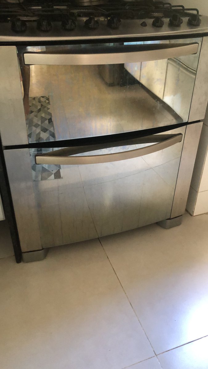 sandcoutinho's tweet photo. Todos os eletrodomésticos da minha casa são da @ElectroluxBr. Mas, comprei um purificador de água em novembro do ano passado e hoje ele quebrou, claro, fora da garantia. O orçamento foi 60% de um novo. O padrão da Electrolux ficou uma porcaria ou eu dei azar com essa porcaria? https://t.co/ddXSQEDqtu