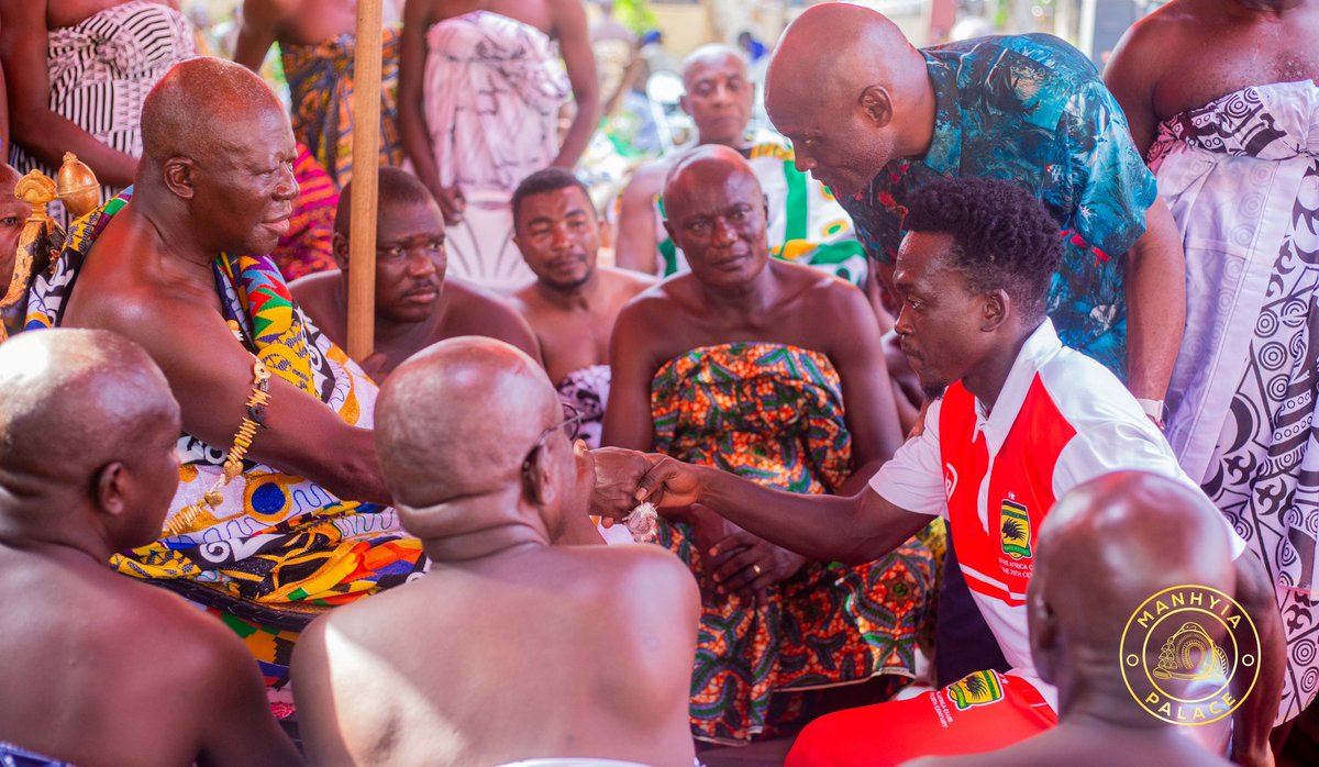 baffourmic7's tweet photo. These Opportunities are Rare and I count myself fortunate to have the Golden handshake 🤝… LongLive Asanteman, LongLive Otumfour Osei Tutu 👏🏾👏🏾🇦🇹🇦🇹 #Porcupine warrior https://t.co/Qx7gBNayM3