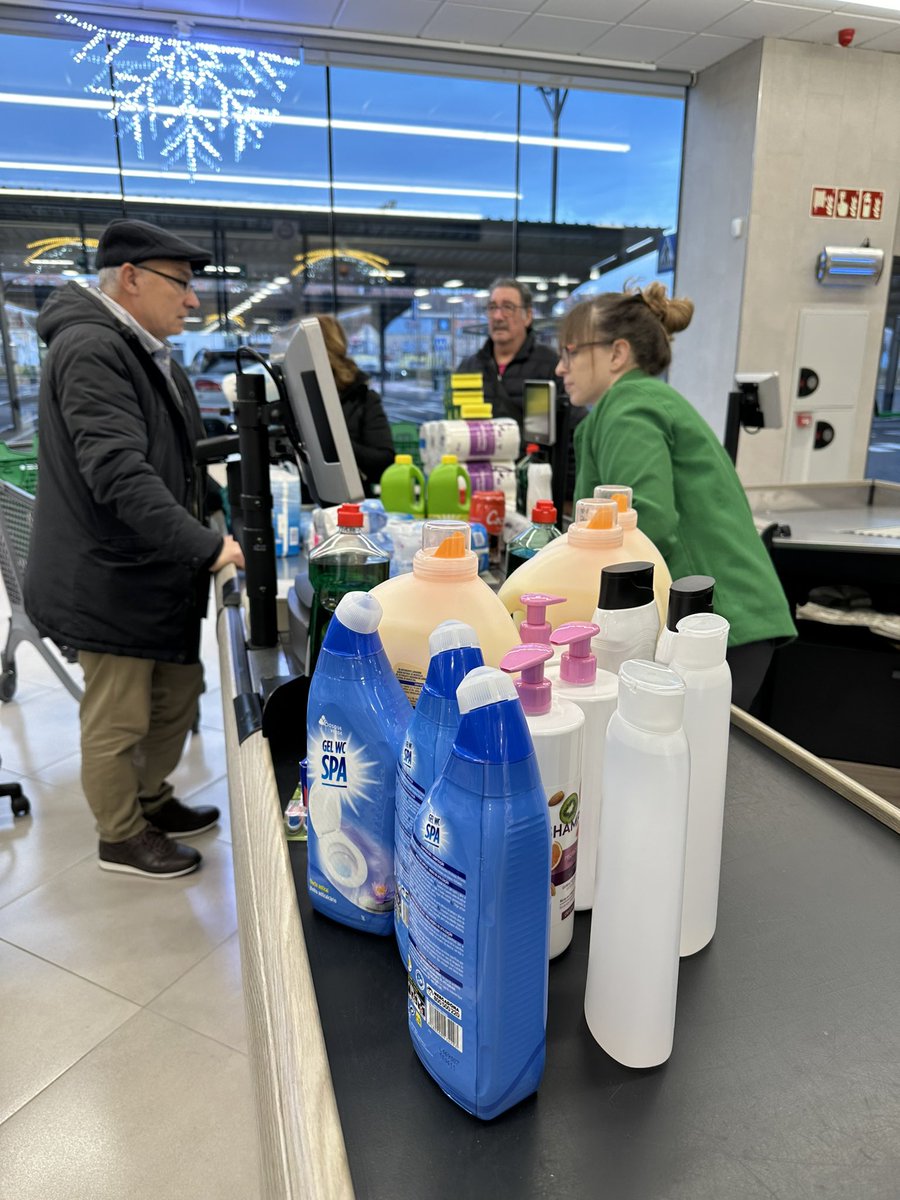 La Agrupación Socialista del <a href="/psoearroyo/">PSOE Arroyo/❤️</a> ha contribuido con la #CampañaRecogidaAlimentos de la <a href="/lasendadearroyo/">La Senda de Arroyo</a> 

Con las aportaciones de los afiliados hemos colaborado con artículos de higiene personal. 

Todo ello en favor de CARITAS Arroyo. 

Os animamos a colaborar.