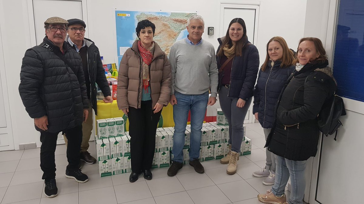 psoearroyo's tweet photo. La Agrupación Socialista del @psoearroyo ha contribuido con la #CampañaRecogidaAlimentos de la @lasendadearroyo 

Con las aportaciones de los afiliados hemos colaborado con artículos de higiene personal. 

Todo ello en favor de CARITAS Arroyo. 

Os animamos a colaborar. https://t.co/Y6eOSZixj7