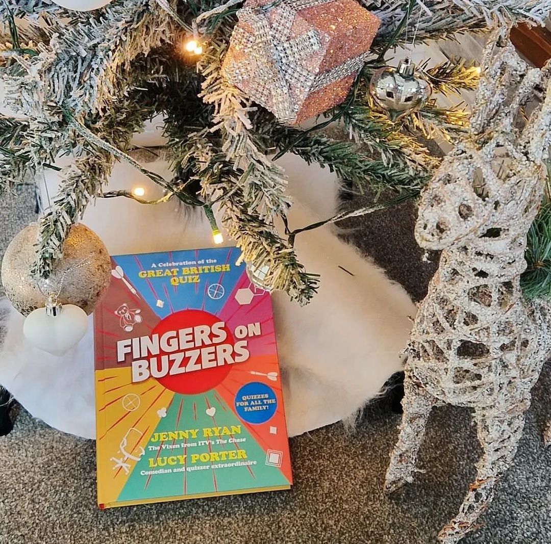 If you've been getting quizzy with the #FingersOnBuzzers book over the holidays, send us your pics!!! 📸