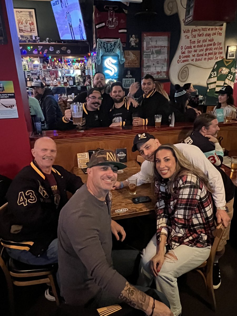 VVHFoundation's tweet photo. @theangrybeaverbar social last night with the PNW Veterans before the inaugural Veterans Classic! https://t.co/eichhNaUKh
