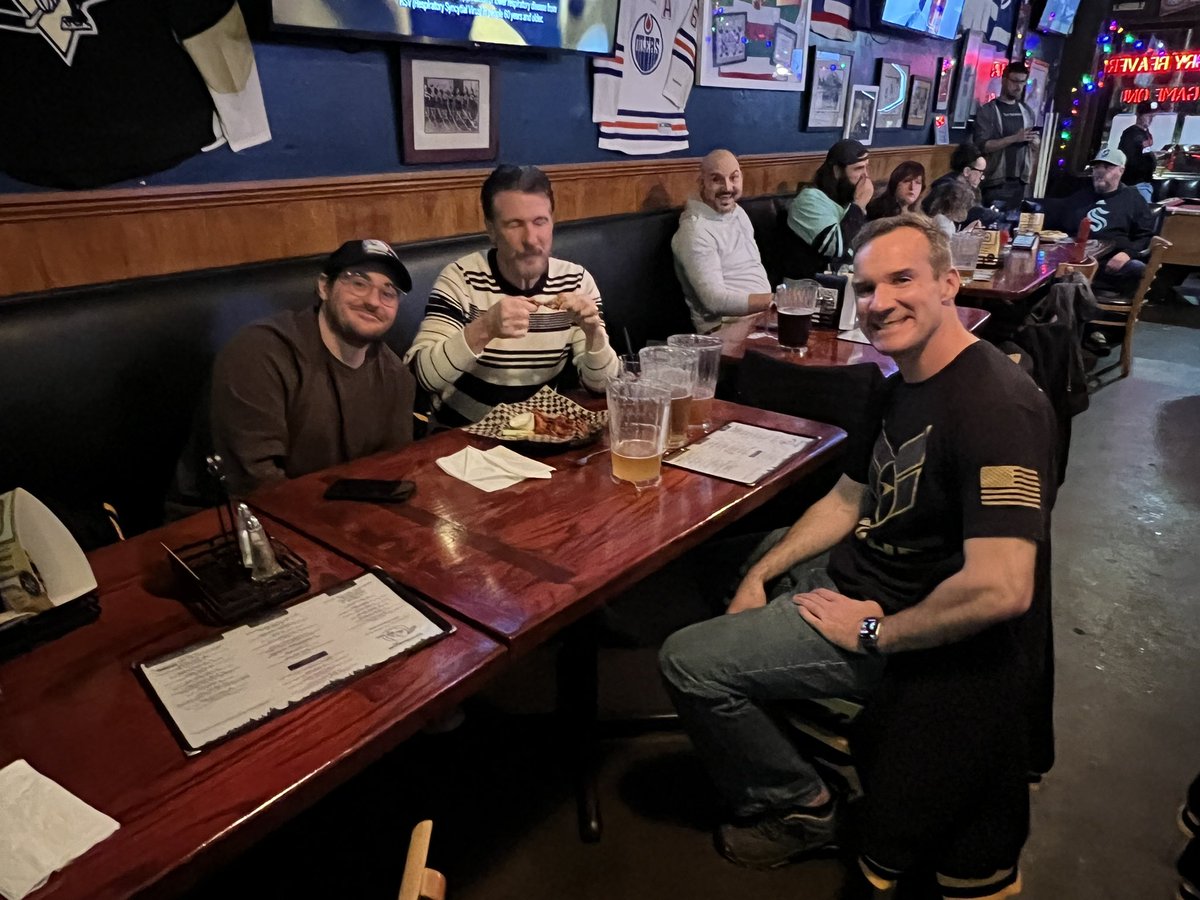 VVHFoundation's tweet photo. @theangrybeaverbar social last night with the PNW Veterans before the inaugural Veterans Classic! https://t.co/eichhNaUKh