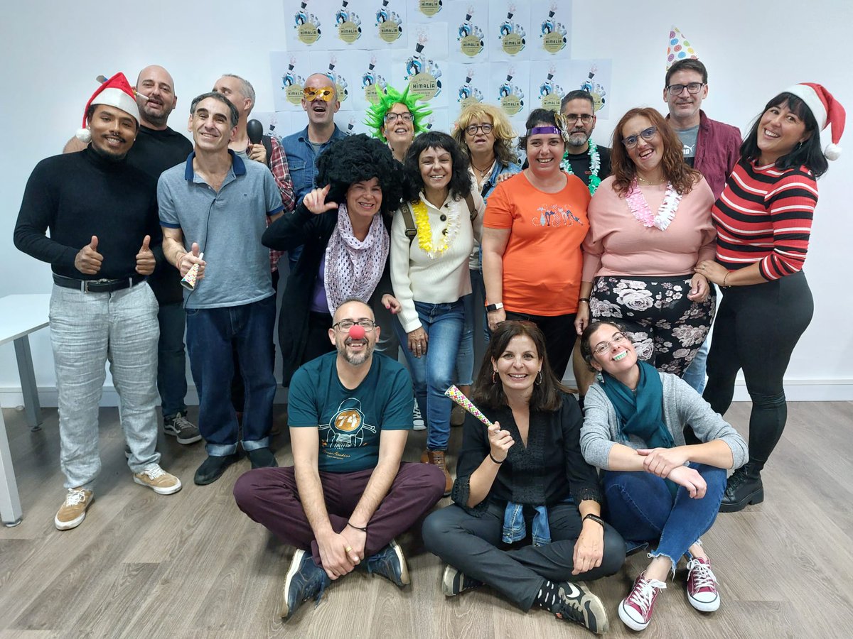 🚀¡Ha sido un año maravilloso! Hemos tratado temas que nos importan #enprimerapersona, visitando lugares en alianza con otros colectivos sociales, compartiendo preciosos encuentros que nos han hecho crecer como comunidad.
Brindamos🥂 por 2023 y por un ilusionante 2024. 🥳Gracias!