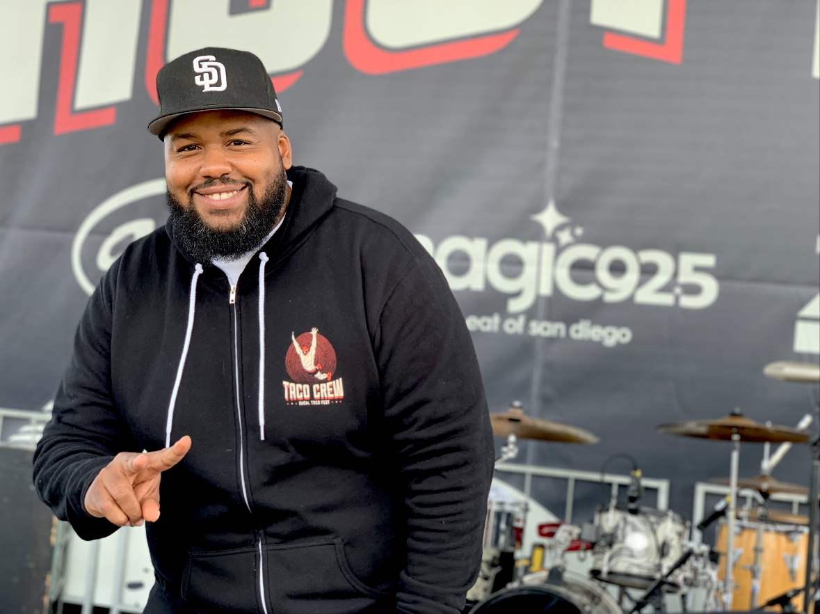 Z903's tweet photo. We want to wish the happiest of birthdays to the one &amp; only @itsDJDROCK of HeyMorton! 🎉

D-Rock never fails to crack us up in the morning and we are very thankful that he's able to make every day a little brighter at Z90!

Hope you have an amazing birthday, D! 💪 https://t.co/CXurgOVjHB