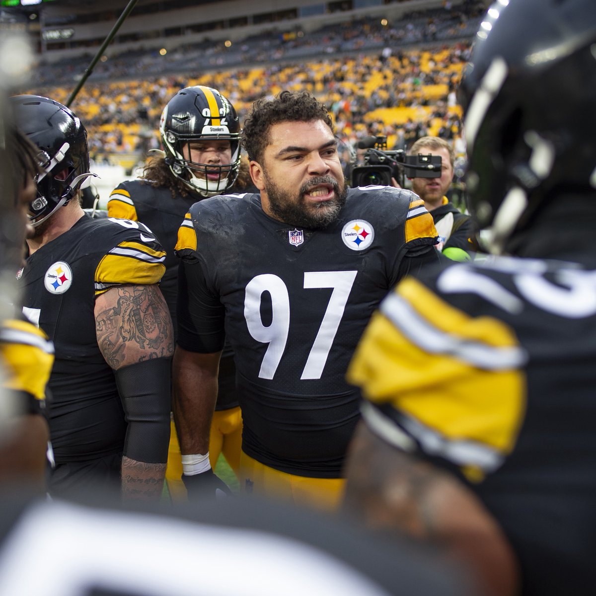 NotJustFootball's tweet photo. A leader on and off the field.

Vote to help Cam win $35,000 to the charity of his choice by reposting and replying with #WPMOYChallenge @CamHeyward https://t.co/so8VSQliZR