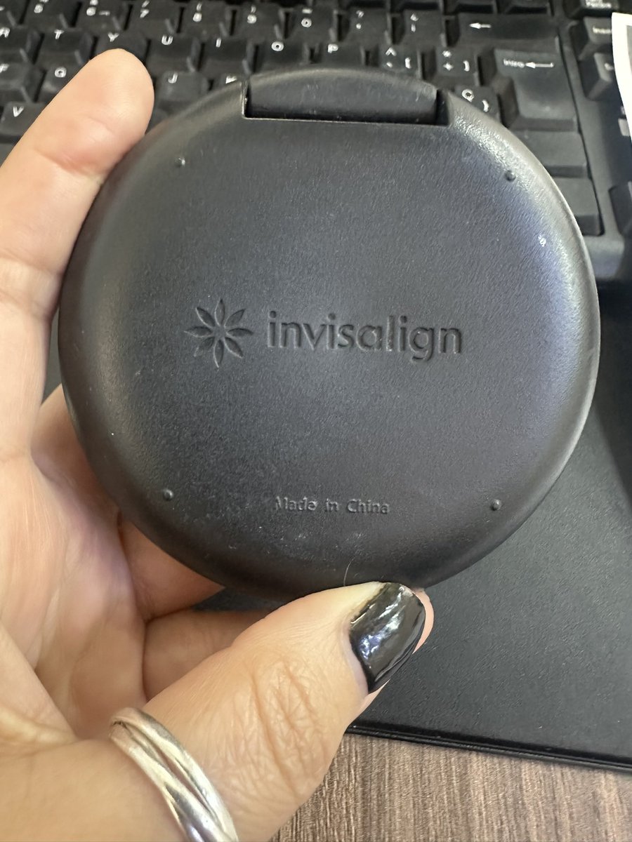 mir_abco's tweet photo. Ya tengo mi tratamiento de ortondoncia con #Invisaling llevo 3 semanas con el, les puedo de ir que el dolor es mínimo en comparación con los brackets tradicionales, y si siento como se van moviendo de posición mis dientes 😱… https://t.co/8jSRaHG6Uj