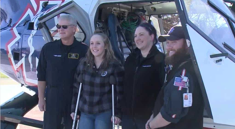 Southern Indiana teen reunited with first responders who saved her life: ow.ly/rpeW50QkL6P #firstresponders #medicalemergencies #emergencyresponse #paramedics #healthcare #ems