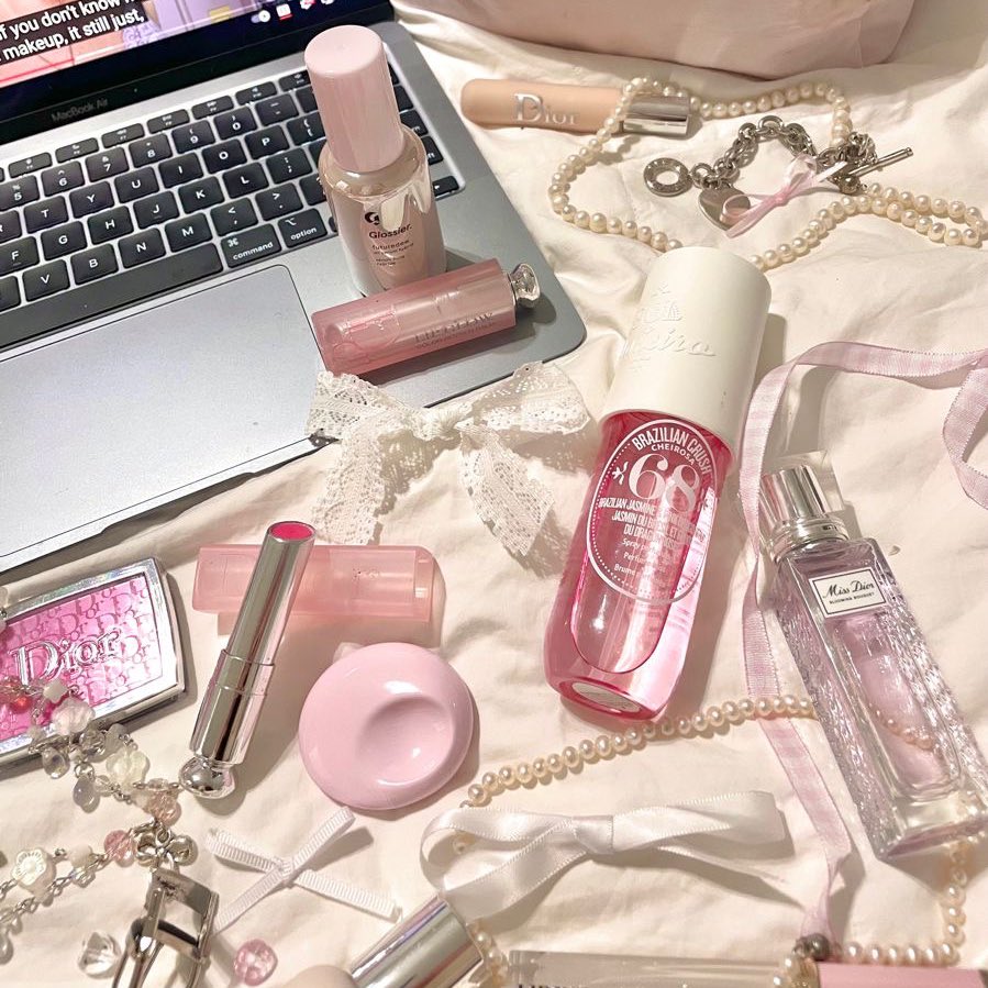 blushingdior's tweet photo. Pink princess essentials 💕💓🎀🌸 https://t.co/f2gDlXpXow