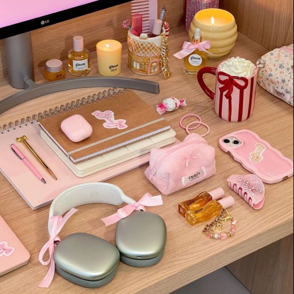 blushingdior's tweet photo. Pink princess essentials 💕💓🎀🌸 https://t.co/f2gDlXpXow