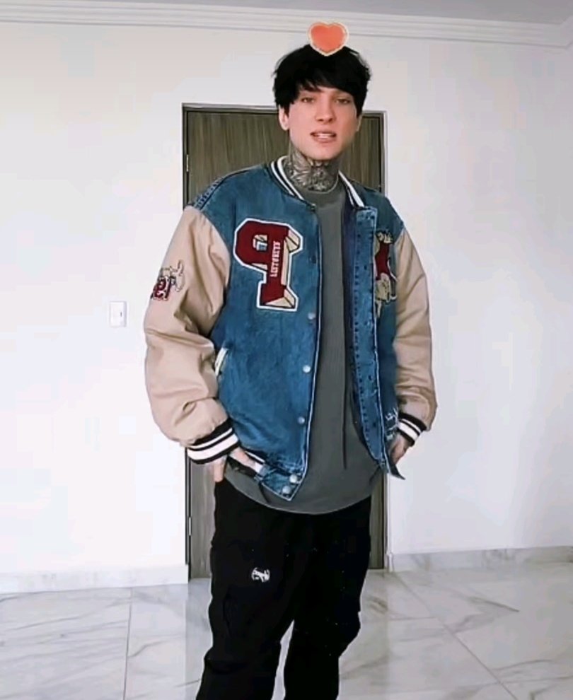 justcamiilaa's tweet photo. yo ya me lo imaginé en una serie como universitario bad boy misterioso 😩

CRY PARA NETFLIX https://t.co/5pNSIsJCsn