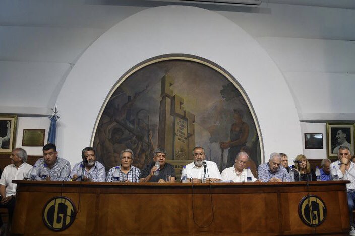 📢 La CGT convoca a un paro nacional para el 24 de Enero con marcha al Congreso

⛔️ El mismo iniciaría a las 11hs e incluirá una masiva movilización al Congreso nacional, en rechazo del Decreto de Necesidad y Urgencia de desregulación económica

👉🏻 t.ly/I7T1Y