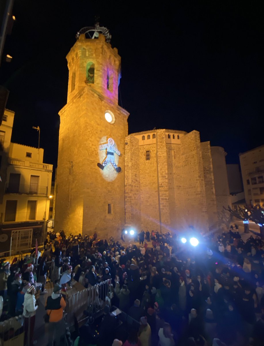🔥Ja hem cremat la Llufa gegant!

Avui, dia dels Sants Innocents a Tremp celebrem des de fa 47 anys la tradicional Aixecada del Ninot, a càrrec de <a href="/CasaSolNaixent/">La Casa del Sol Naixent</a>