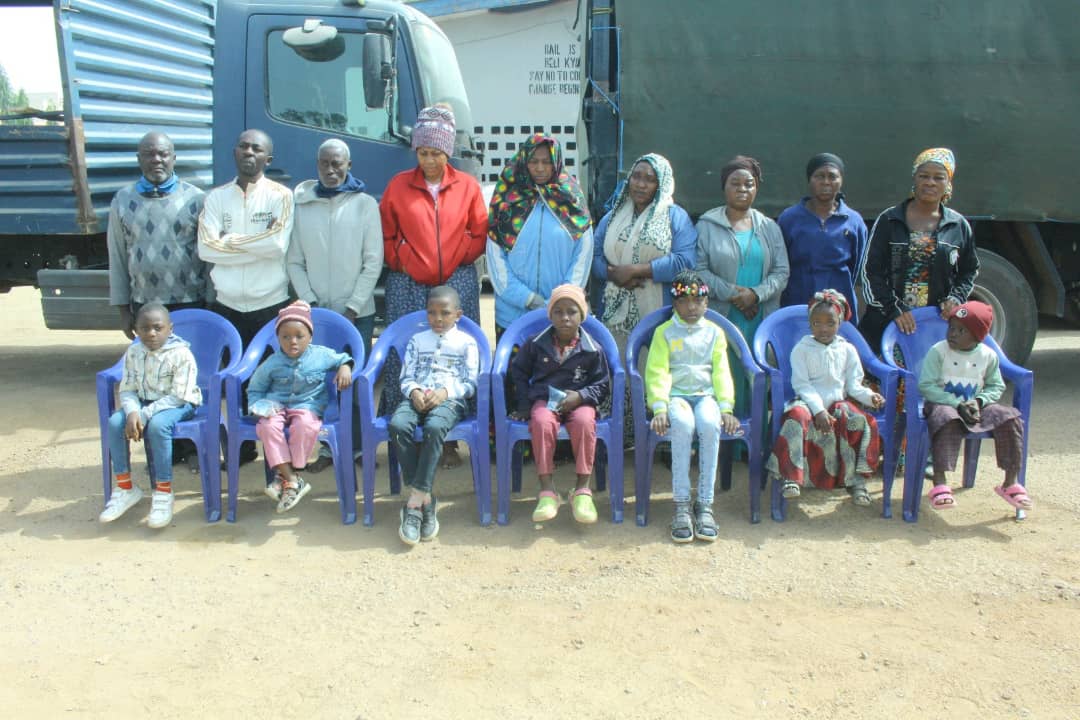 KanoPoliceNG's tweet photo. Kano State Police Command dismantled Human Trafficking Syndicate that specialized in Abduction, Buying and Selling of Minors; Arrested nine (9) syndicate members and rescued seven (7) abducted victims. https://t.co/12AoepGLXi