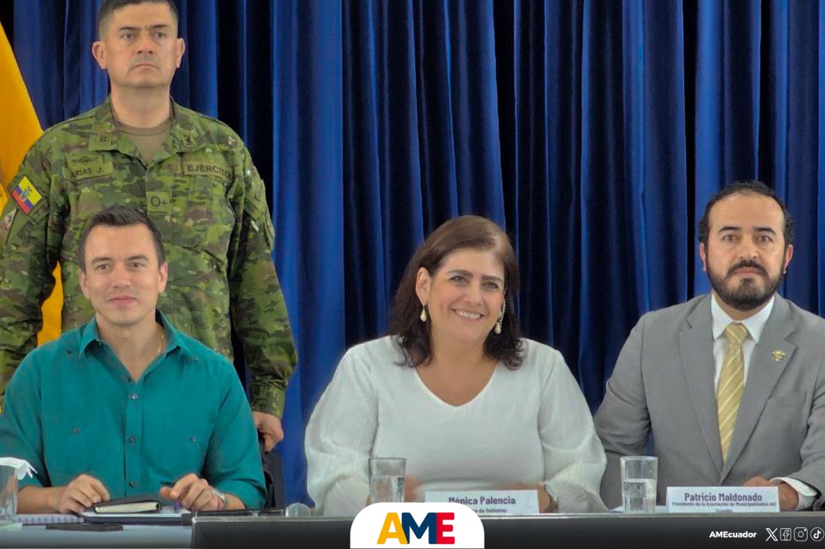 AMEcuador's tweet photo. Se desarrolla la reunión entre los Alcaldes/as de las provincias de #Guayas, #Bolívar, #SantaElena y #LosRíos, un espacio donde podrán expresar sus necesidades ante el Presidente de la República, @DanielNoboaok. 

Resolución conseguida por el presidente de #AME, @Patricio_maldo https://t.co/6l2OqAduv7