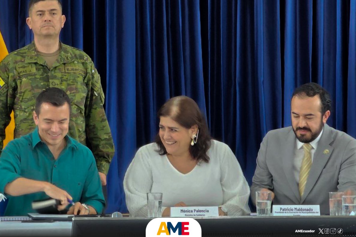 AMEcuador's tweet photo. Se desarrolla la reunión entre los Alcaldes/as de las provincias de #Guayas, #Bolívar, #SantaElena y #LosRíos, un espacio donde podrán expresar sus necesidades ante el Presidente de la República, @DanielNoboaok. 

Resolución conseguida por el presidente de #AME, @Patricio_maldo https://t.co/6l2OqAduv7