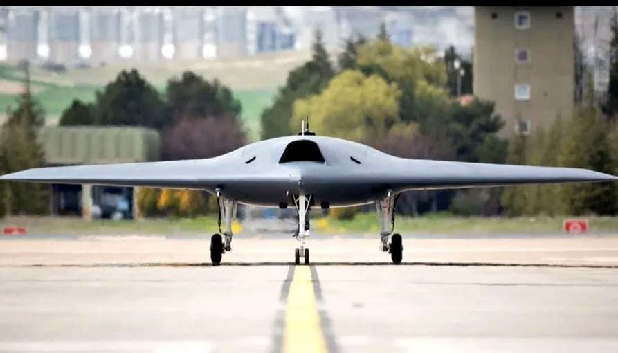 EmelGozukara_D's tweet image. Millî gururumuz ANKA-3, Türk semalarında ilk uçuşunu başarıyla tamamladı. 🇹🇷✈️

İnsansız Savaş Uçağımız #ANKA3 Vatanımıza ve Milletimize hayırlı olsun.

Güçlü Lider, Güçlü Türkiye🇹🇷

@RTErdogan 
@tcsavunma