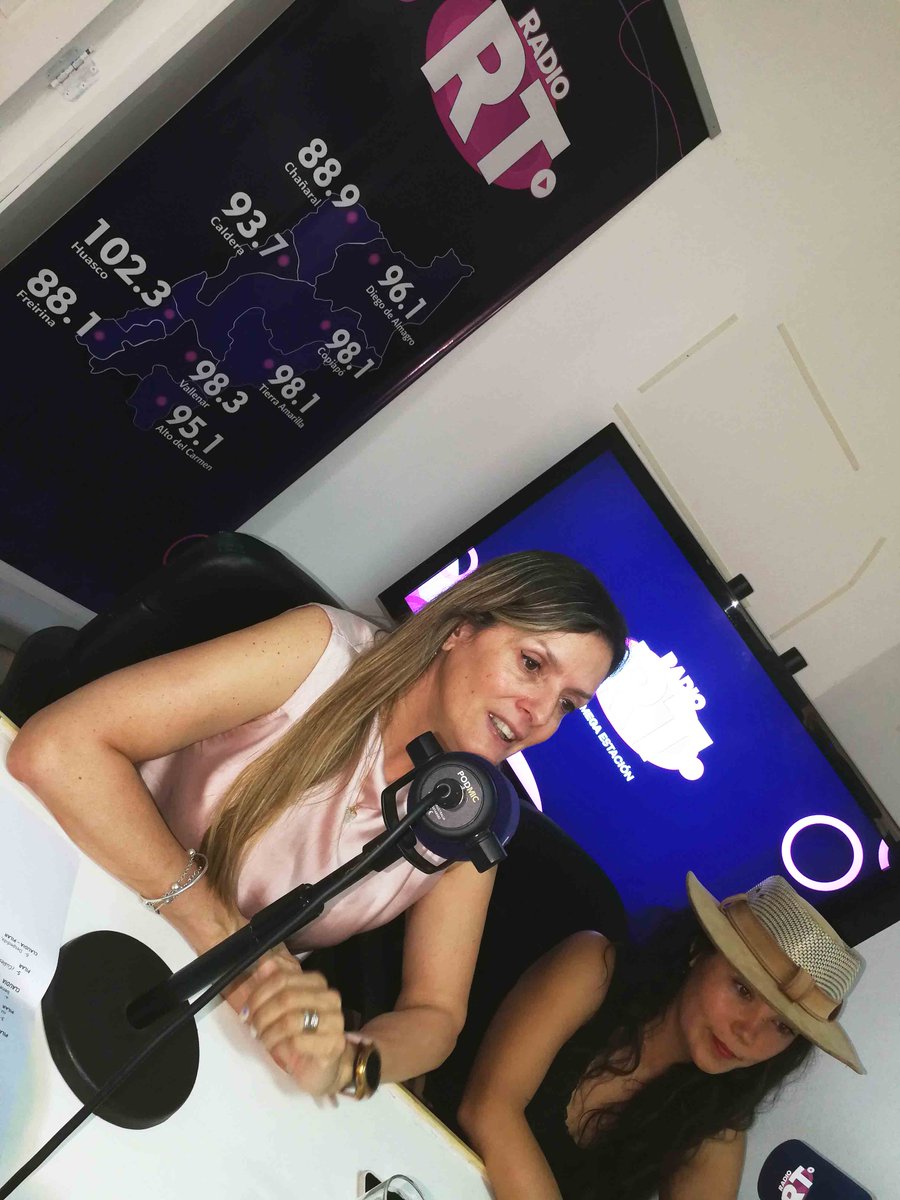 ProChileAtacama's tweet photo. La directora de la Oficina #ProChileAtacama, Claudia Pradenas, junto a la productora de Pisco Bramador, distinguida como #MujerExporta ProChile 2023, Pilar Uribe, en entrevista en #RadioRT
#atacama #prochile #piscobramador @prochile @prochileatacama https://t.co/6h41au0LLA