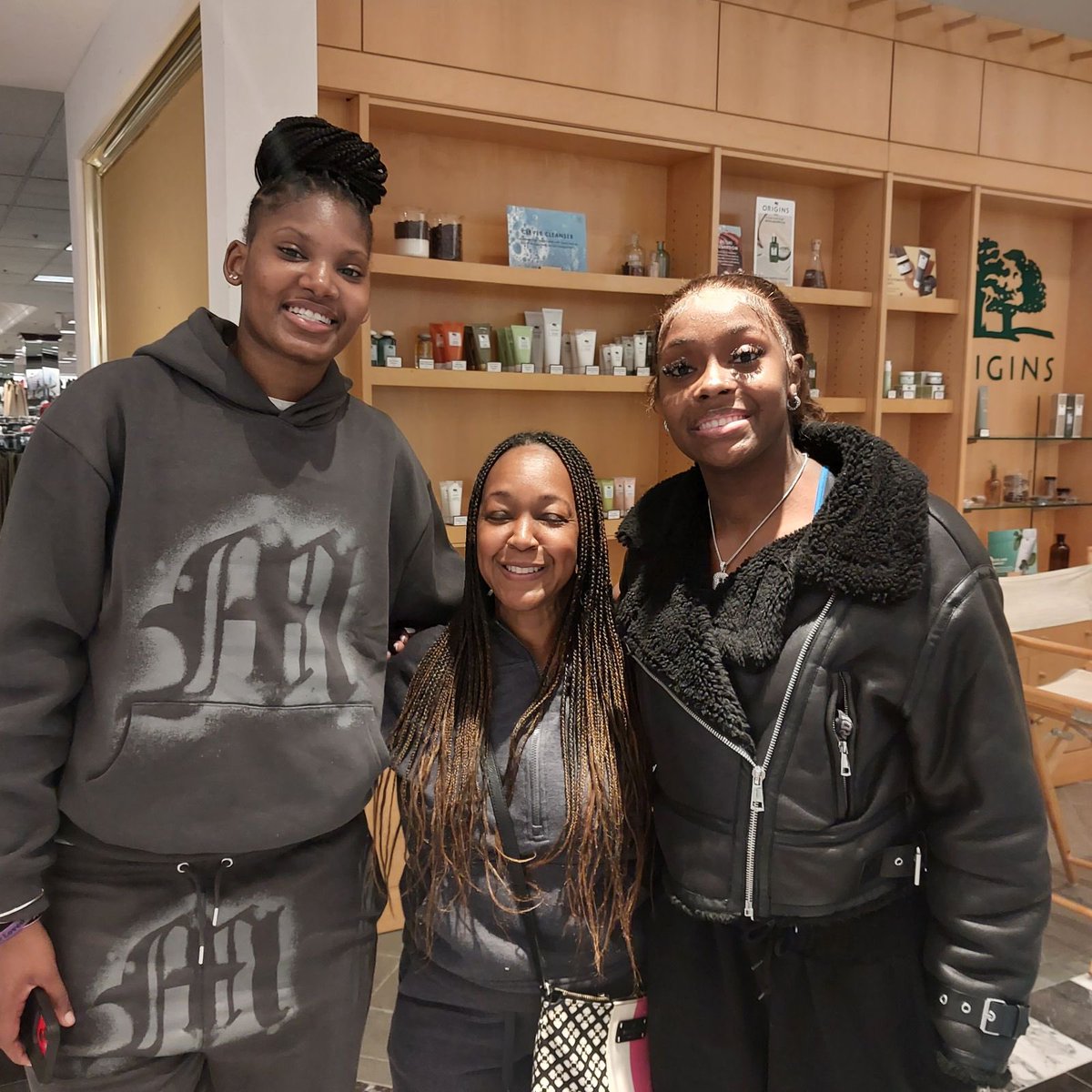 Our principal Dr. Adams and two very humble and awesome members of the Lady Gamecocks Basketball Team- Education Major Sania Feagin and Political Science Major Raven Johnson. <a href="/GamecockWBB/">South Carolina Women's Basketball</a> <a href="/dawnstaley/">dawnstaley</a> <a href="/supremenia/">Sania Feagin</a> <a href="/HollywoodRaven/">R A V E N</a> <a href="/RichlandOne/">Richland One Schools</a> #studentteacherrecruit