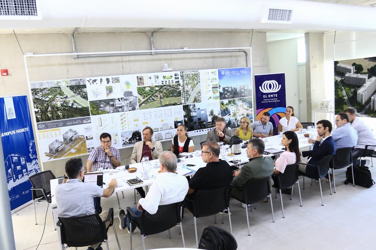 EnteMetropolCba's tweet photo. ¡Construyendo el futuro metropolitano de Córdoba! Nuestras Autoridades, junto a la vicegobernadora @myriprunotto, se reunieron con referentes del Campus Norte de la UNC y el Iplam para compartir diagnósticos e impulsar acciones conjuntas. 🌐🏙️ https://t.co/jwWbWkqRKw