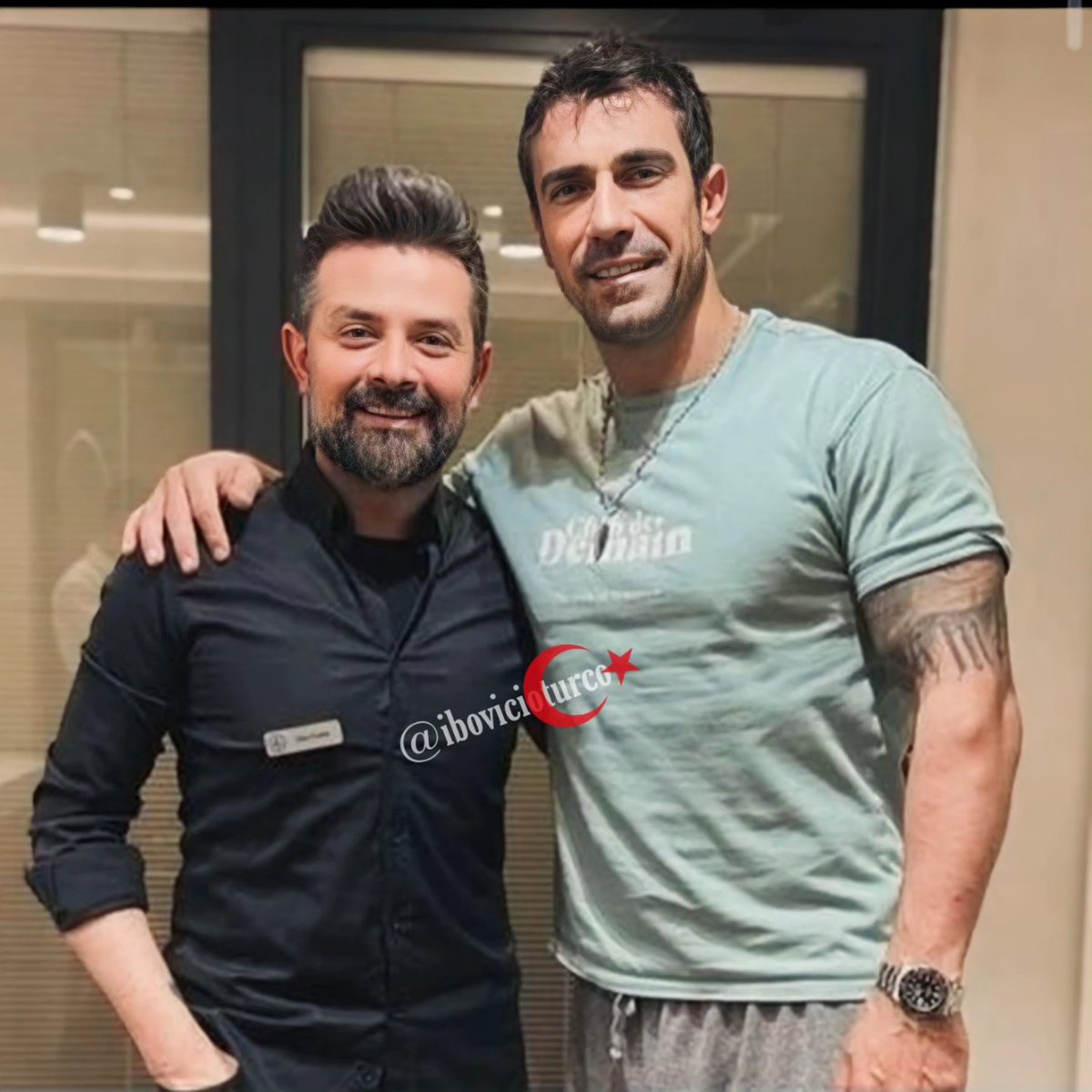 Foto tirada há 6 dias e ele continua lindo como sempre 🫶😍
Fonte da foto no insta <a href="/ibovicioturco/">Ibo Vício Turco</a>.
#ibrahimÇelikkol