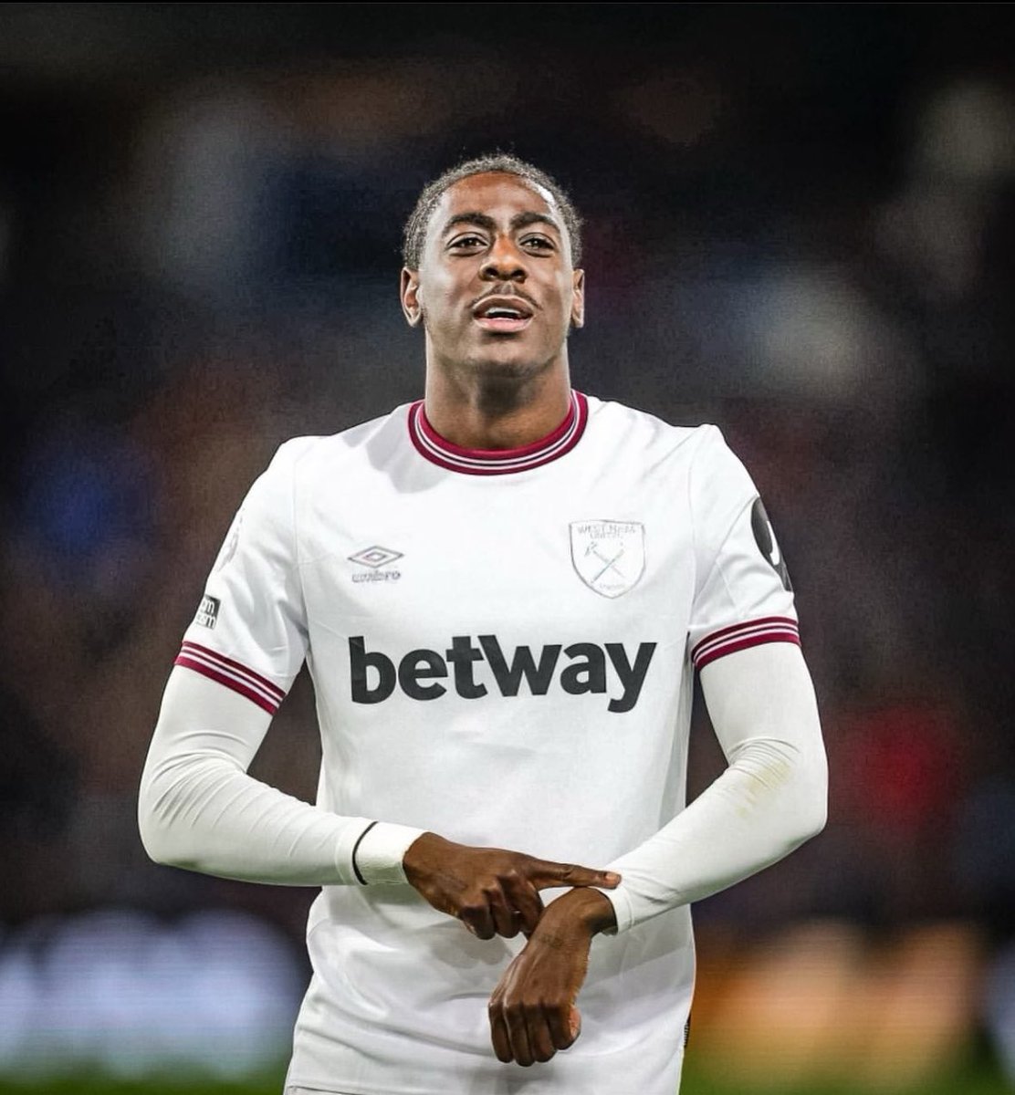 Divin Mubama in the West Ham squad vs Arsenal tonight 💎🔝 The 19 year-old been a regular in the first team now. Only a matter of time before he gets minutes… ⏳ Baller in the making 🌟🥶