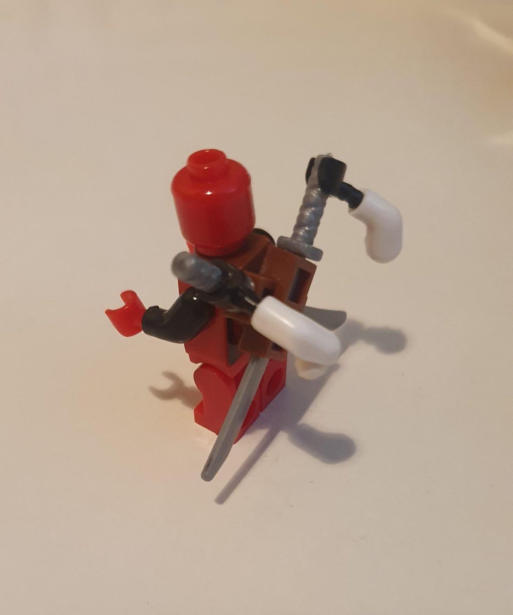 comicroom_hh's tweet photo. Es wird zwar noch ein paar Jahre dauern, bis mein Sohn die Deadpool Filme sehen kann, aber den Humor hat er schon mal verstanden😅 https://t.co/8EMS909TXA