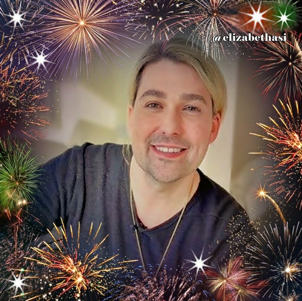 ElyElizabeth8's tweet photo. Muy Feliz año nuevo para todos!!! https://t.co/wXeSU629TH