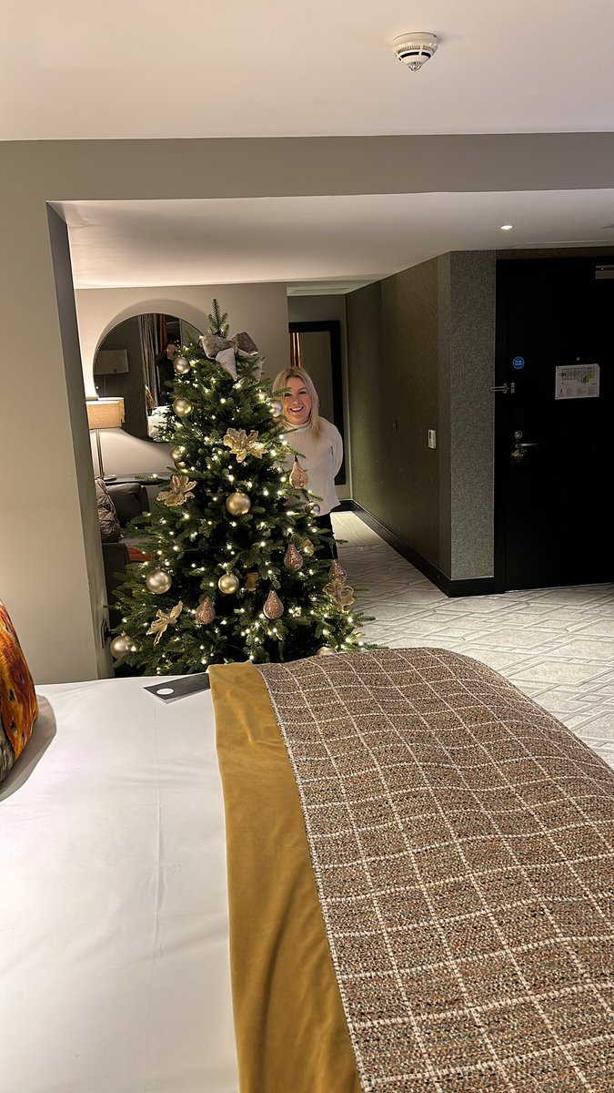 michaelcrowe1's tweet photo. Happy Holidays x #grandcentral #suite #citybreak https://t.co/a9Qjb3VNmn