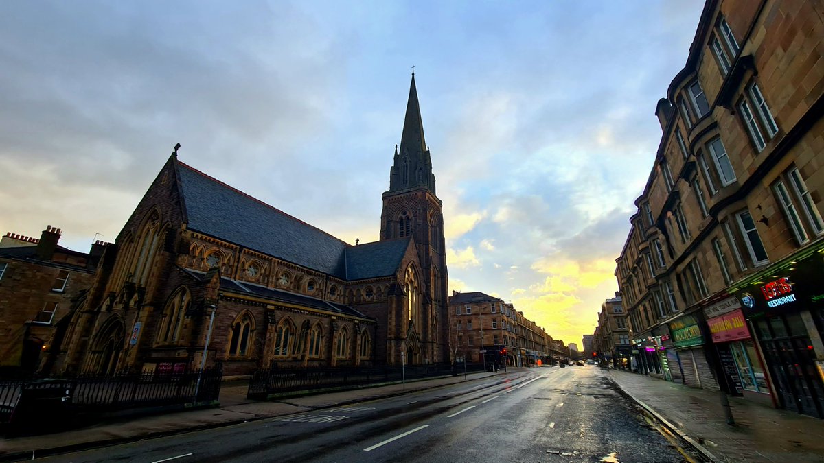 Looking Southeast along Great Western Road from Saint Mary's Episcopal Cathedral. The cathedral was designed by George Gilbert Scott and was built in the 1870s. The spire was added by his son, John Oldrid Scott, in the 1890s. 

Cont./

#glasgow #greatwesternroad
#architecture