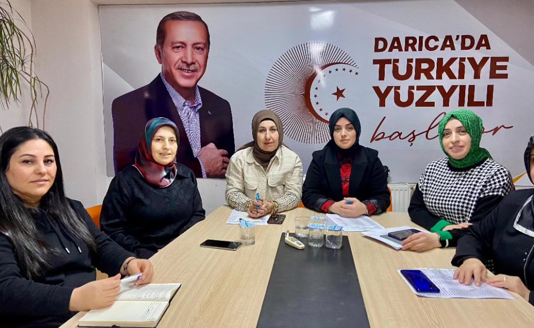 AkKadinDarica's tweet photo. #TürkiyeYüzyılı için Daha İleri..

Ak parti Darıca kadın kolları olarak;
Haftalık olağan toplantımızı, ilçe kadın kolları Başkanımız Selma Gülenç Başkanlığında;
 İl Yöneticimiz Saadet Ergün’ün katılımları ile gerçekleştirdik.

Toplantımız hayırlara vesile olsun.. https://t.co/G5l0fiF1XR