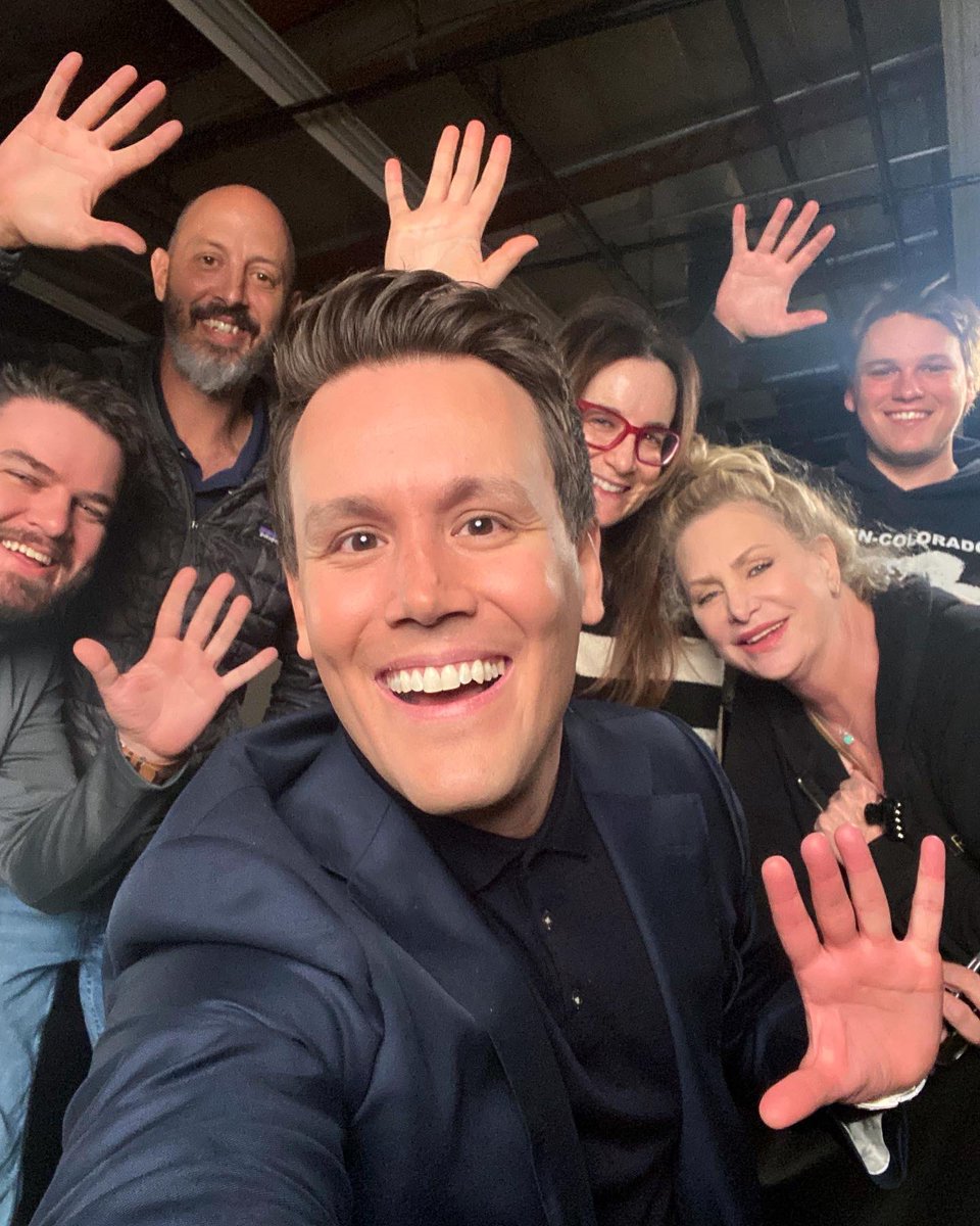 HIGH FIVE 🖐 Celebrating my fifth season with the incredible @abcnews fam! The Year: 2023 With Robin Roberts is now streaming on Hulu 📺