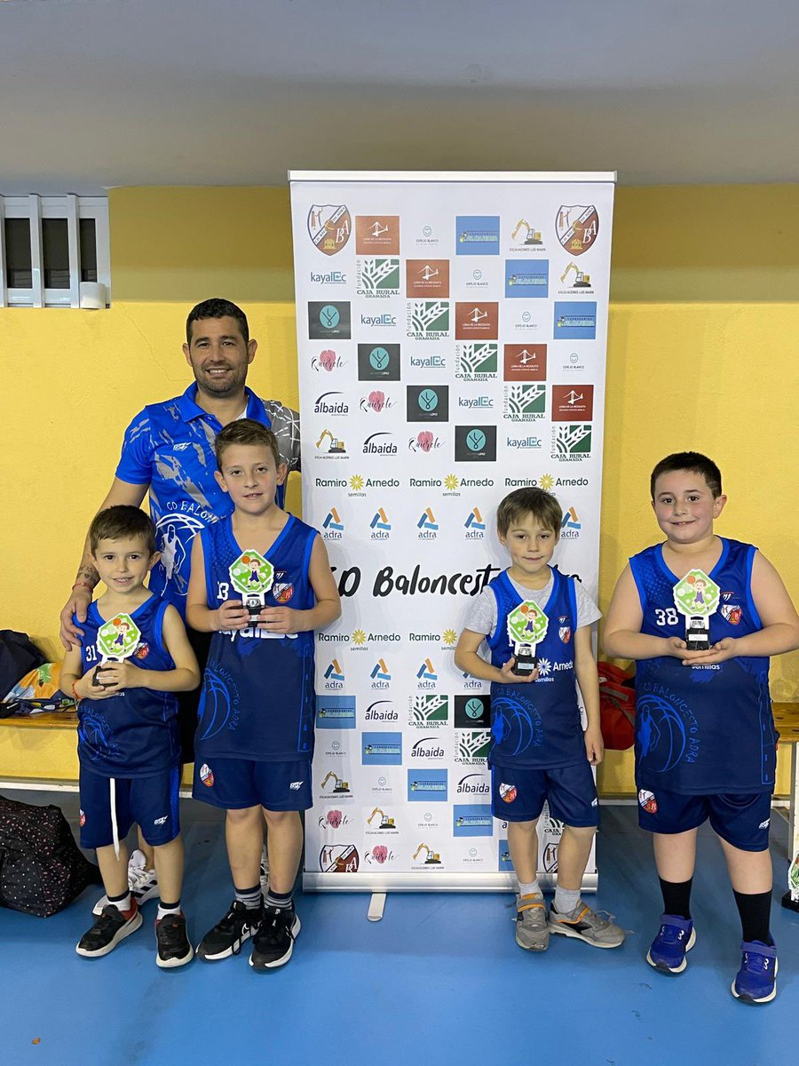 El pasado viernes disfrutamos de nuestro 3x3 solidario de Navidad con recogida de alimentos para los más desfavorecidos, con la colaboración de la <a href="/Humildad_adra/">Humildad y Esperanza</a>, @habia_una_vez2010  y @aytoadra Disfrutamos de 5 intensas horas de baloncesto y 120 jugadores,1..2..3..ADRA